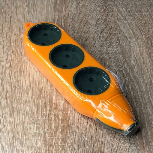Колодка 3 гнізда б/з Апельсин 10A 250V макс 2500W помаранчевий "LEMANSO" LMK75002