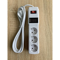 Удлинитель 3 гн. 3м цифр. вольтметр, с/з 3x0.75mm макс 2500W с кнопкой "LEMANSO" LMK71005