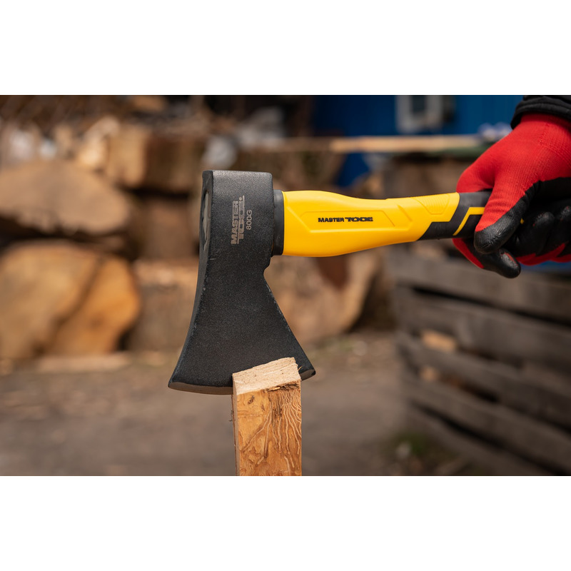 Топор 800 г HRC 50 рукоятка фибергласовая 370 мм MASTER TOOL 05-0905