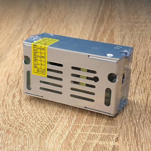 Блок живлення металу для світлодіодної стрічки 15W 12V 1,25A IP20 70*39*31mm "LEMANSO" LM828