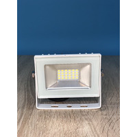 Прожектор светодиодный LED SMD 10w 6500K IP65 680LM белый "LEMANSO" LMP33-10