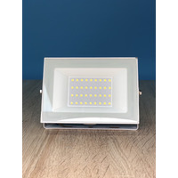 Прожектор світлодіодний LED SMD 30w 6500K IP65 2040LM білий "LEMANSO" LMP33-30