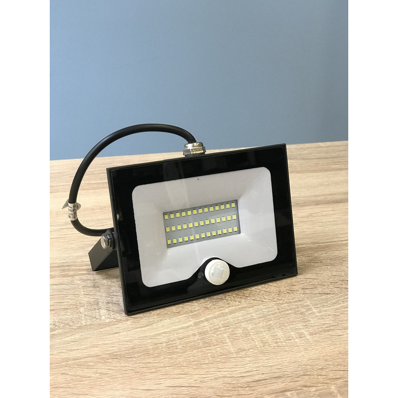 Прожектор світлодіодний LED SMD 30w 6500K IP65 2400LM з вбудованим чорним датчиком "LEMANSO" LMPS35